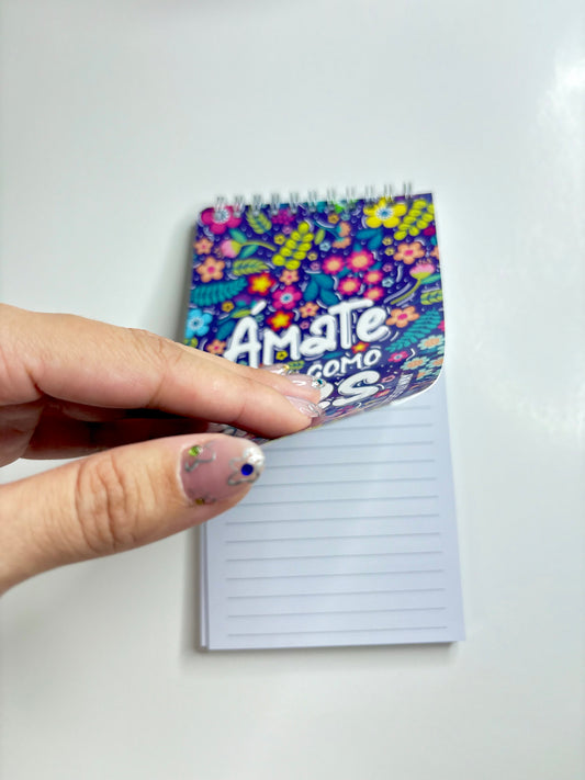 Ámate tal y como eres Small Notebook
