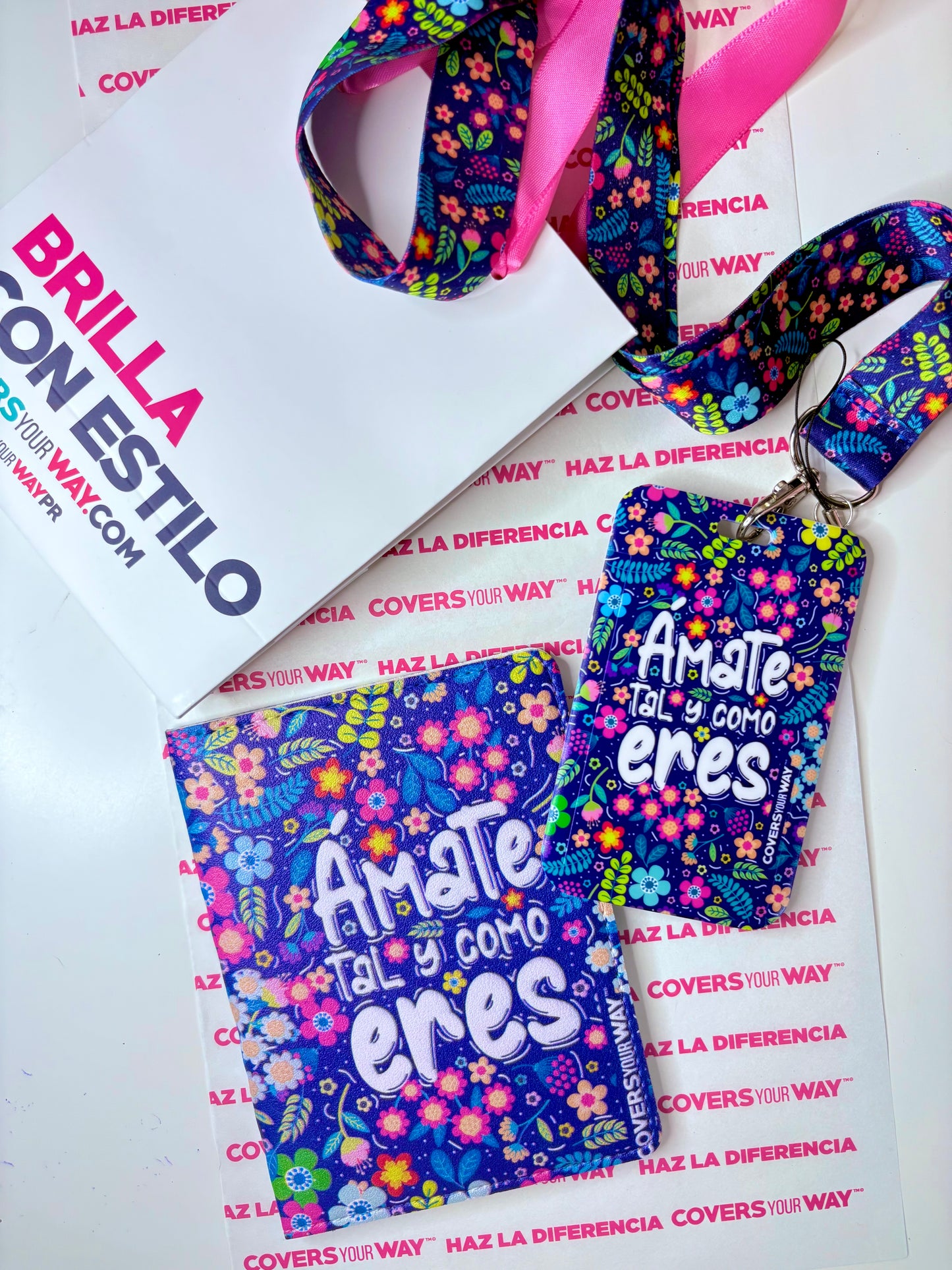 Ámate tal y como eres Cover Pasaporte + ID Lanyard Gift Bundle