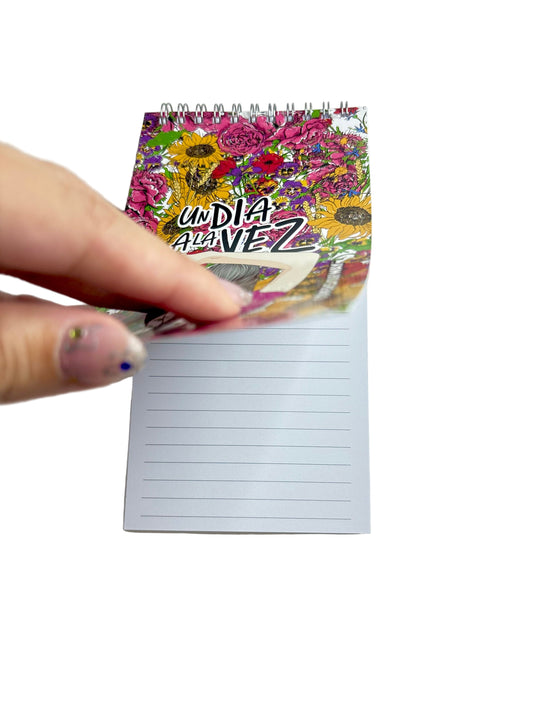 Un día a la vez Small Notebook